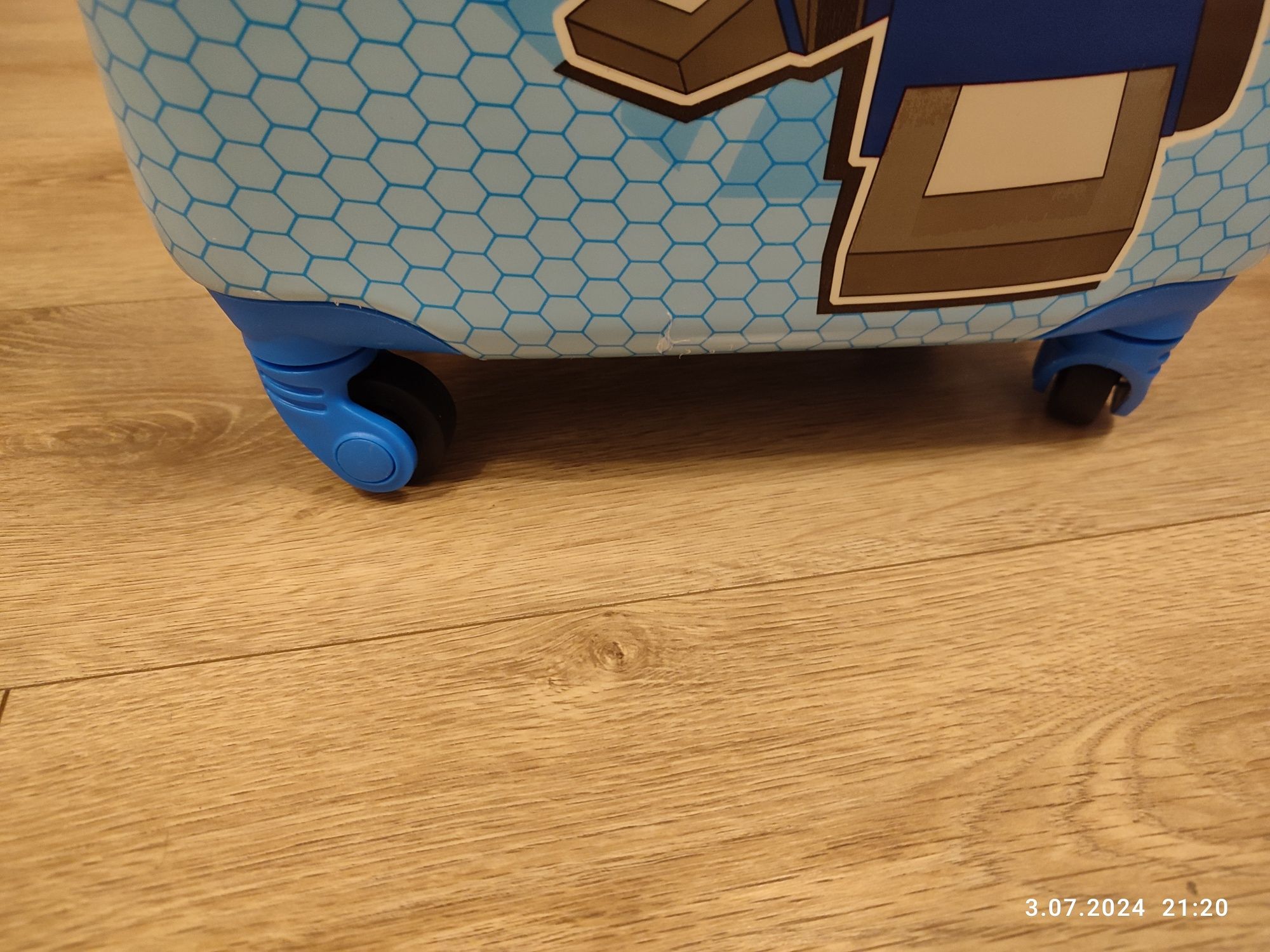 Nowa walizka podróżna dla dziecka Robot