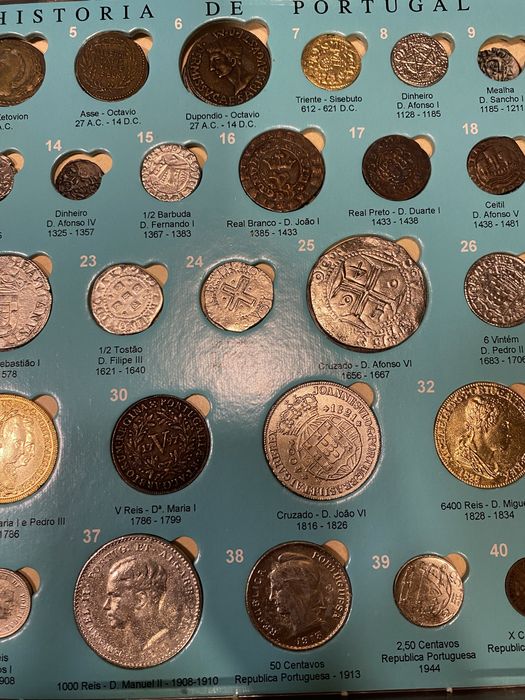 Coleção de moedas muito muito antigas