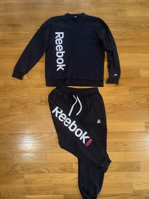 Спортивный костюм Reebok с большим логотипом на штанах и свитшоте
