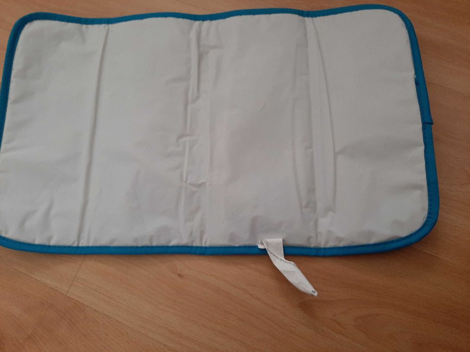 Saco de passeio bebé para transportar os bens essenciais