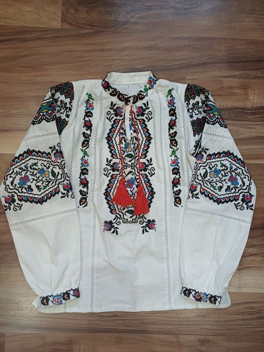 Вишиванка на дівчинку святкова