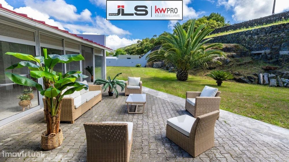 Viva ou Invista! Moradia Térrea de Luxo com 4 Suites e AL de Alta Rent