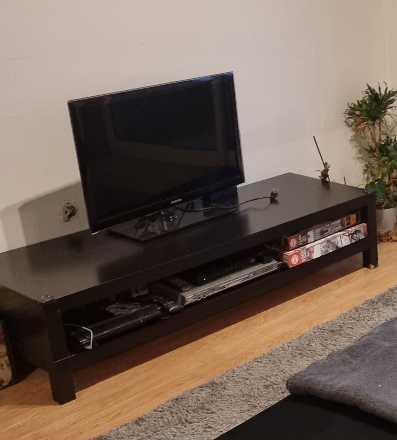 Móvel de tv castanho escuro 160×58