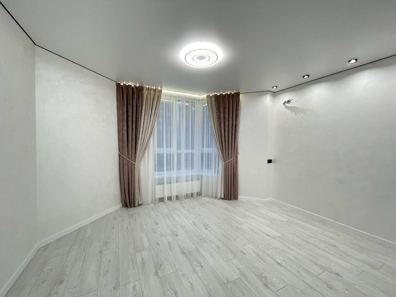 Вишукана з неперевершеним стилем двокімнатна квартира в Софія Резіденс