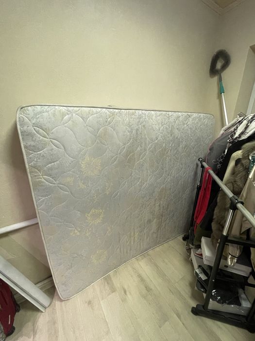 Продам Матрац 160-200 б/у