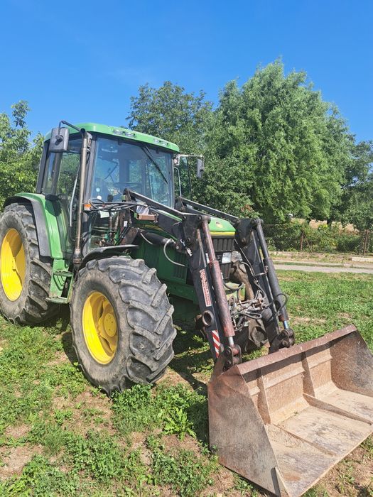 Ciągnik John Deere 6400 z ładowaczem
