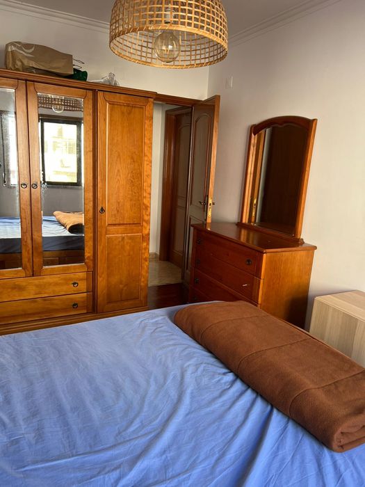 Alugo  2 quartos  amadora