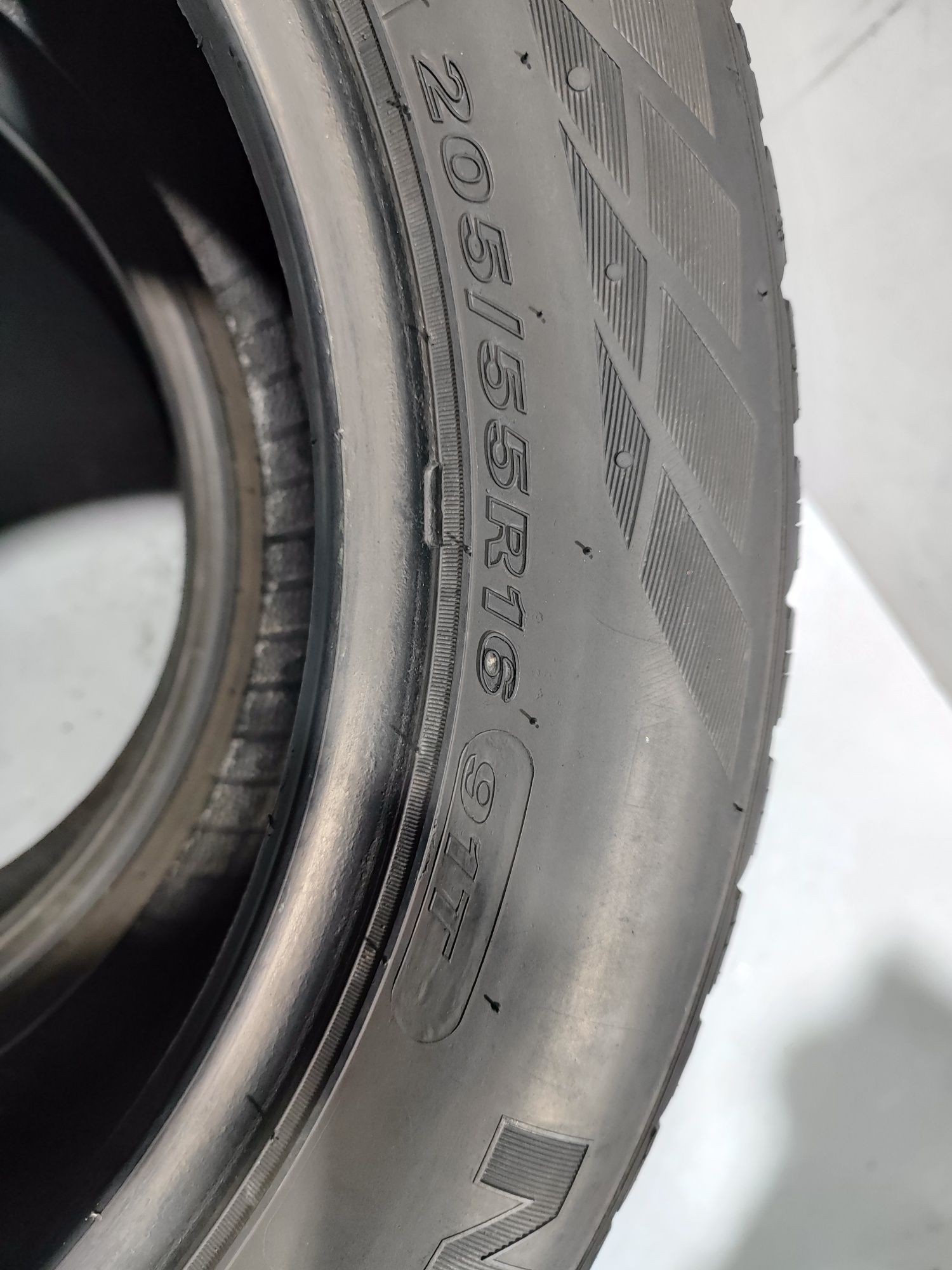 2 pneus semi novos 205-55R16 Nexen - Oferta dos Portes