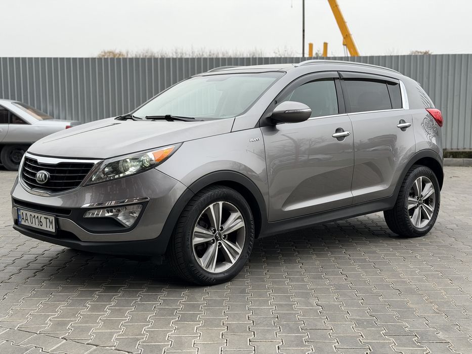Kia Sportage 12 місяць 2013 2л газ/бензин автомат