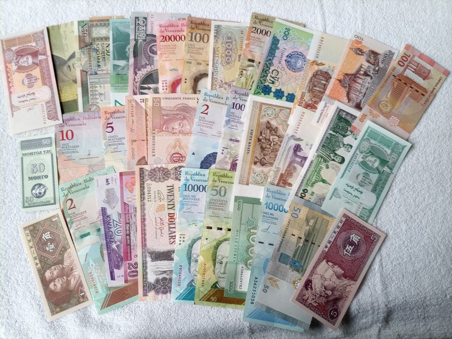 Piękny zestaw banknotów z całego świata + gratis