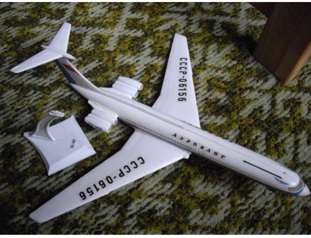 Модель самолета IL-62 Ил-62 Plasticart 1:100 ГДР