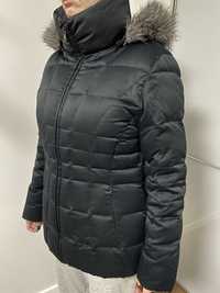 Продам жіночу чорну зимову куртку Calvin Klein, М