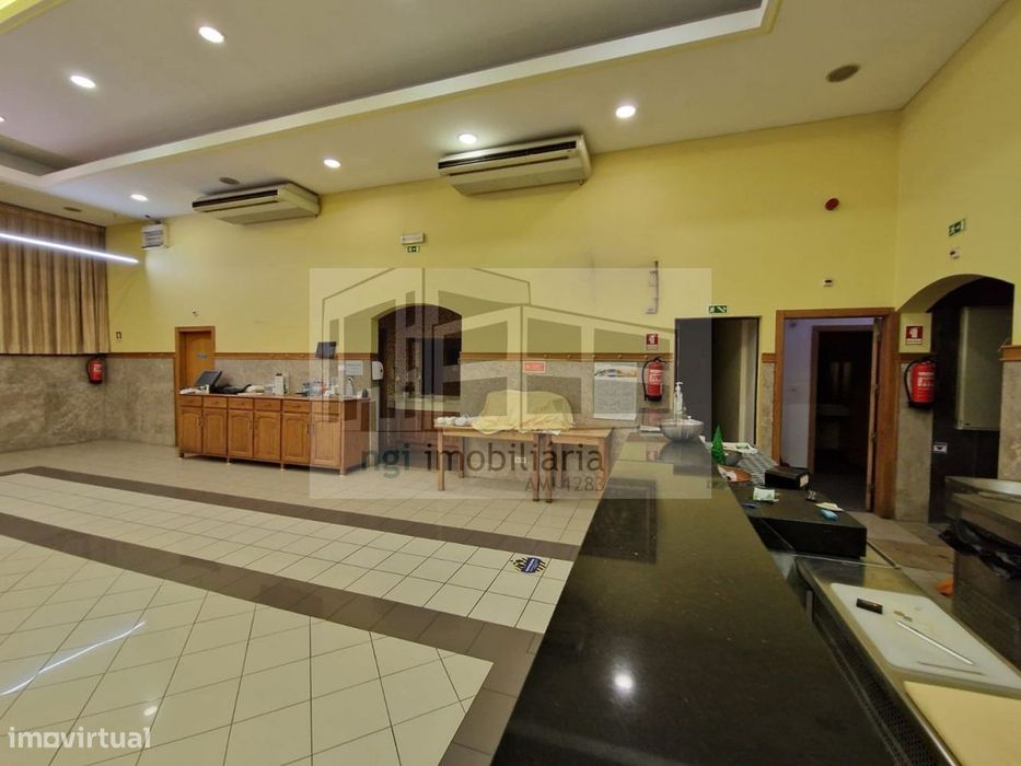 Armazém - Espaço Comercial - Vialonga