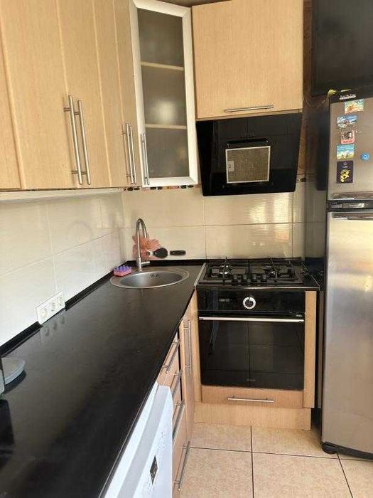 Срочно! Продам 3к квартиру Новые Дома Метро Дворец спорта 4й эт\9ти