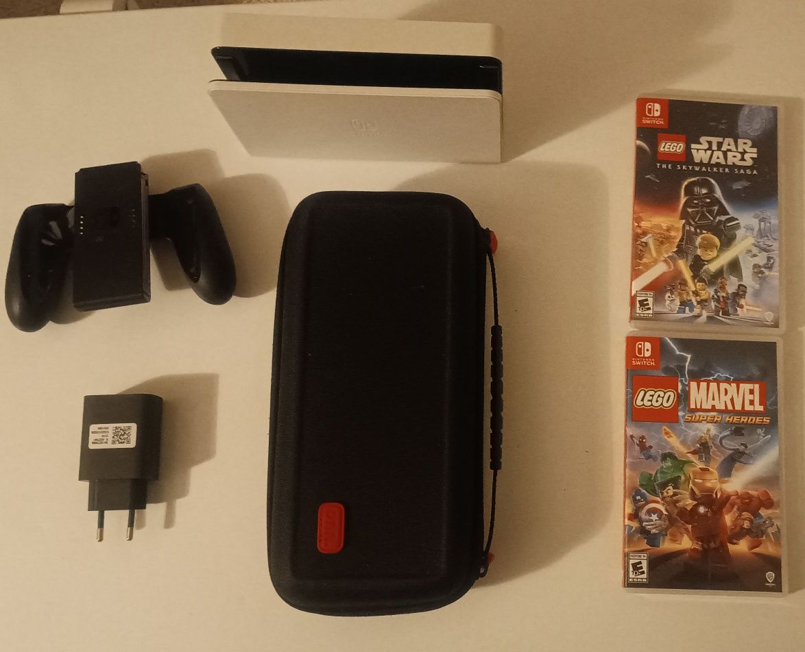 Nintendo Switch - stan idealny, Etui, 2 gry w komplecie