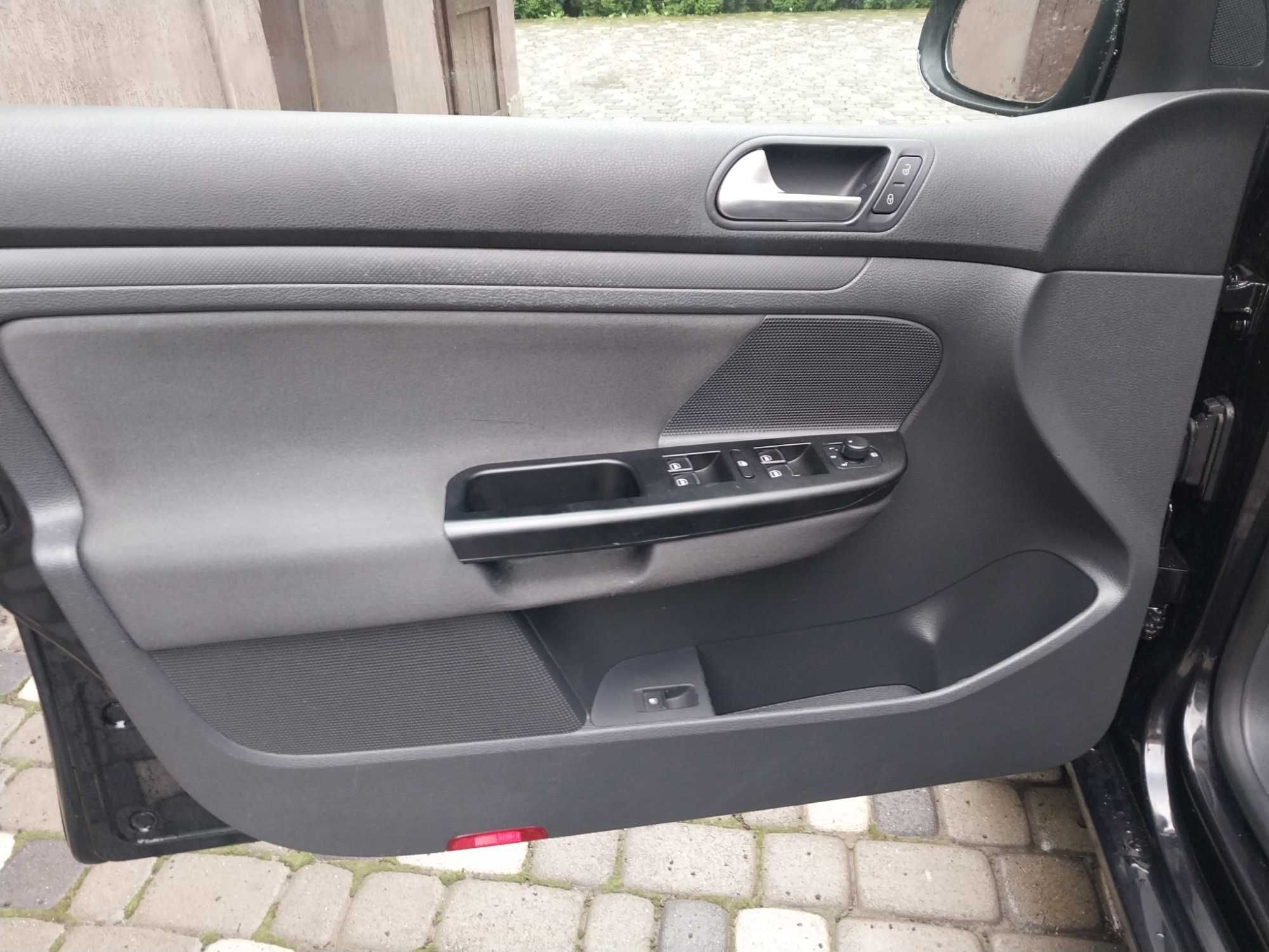 Volkswagen Golf 5 1.6 mpi
