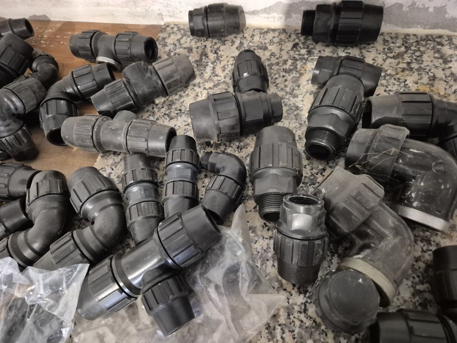 Vendo acessórios de PEAD