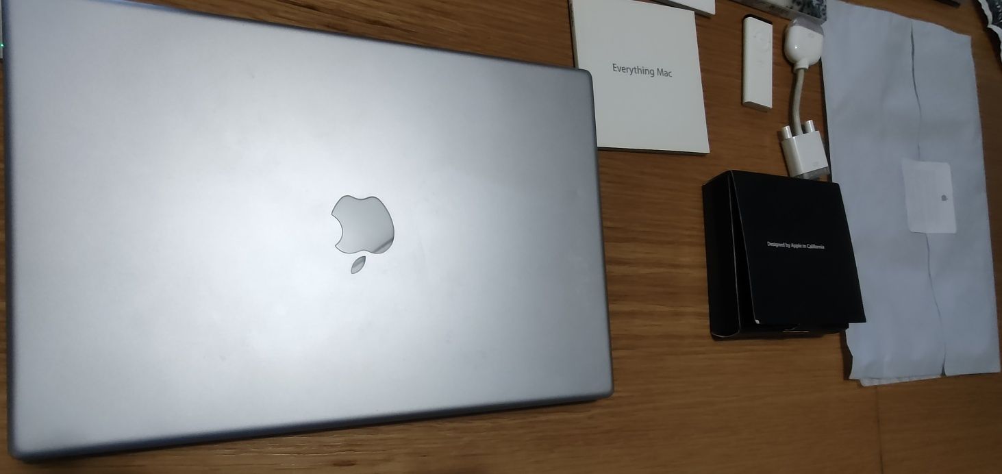 Apple MacBook Pro 15-Inch "Core 2 Duo" 4GB RAM + SSD upgrade