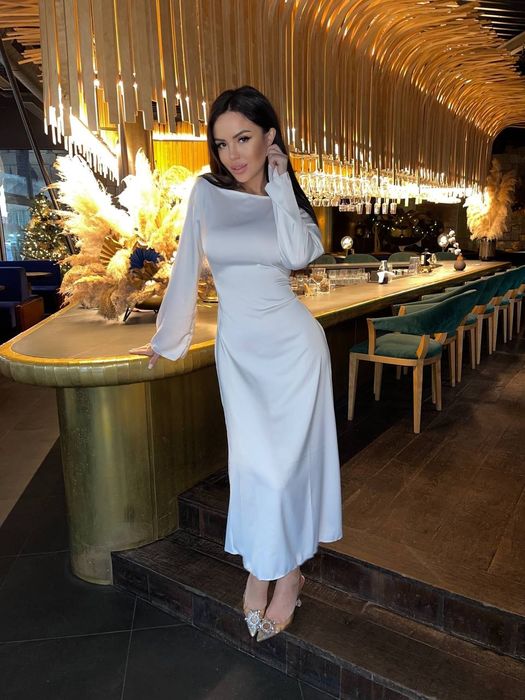 Стільні шовкові сукні.