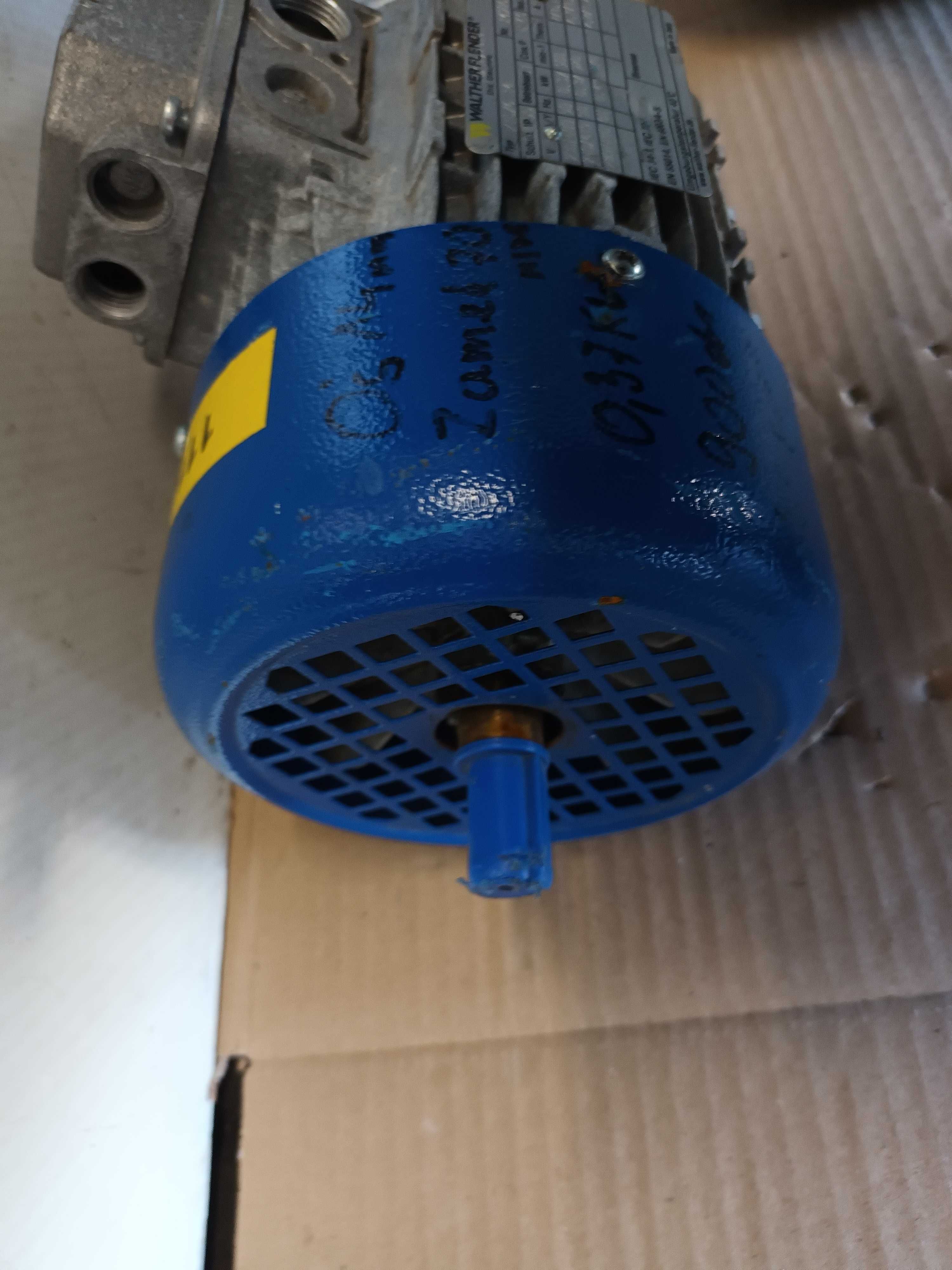 Silnik elektryczny kołnierzowy 0,37kw 900 obr/min