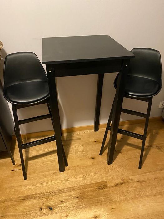 Zestaw: stół plus stołki barowe
