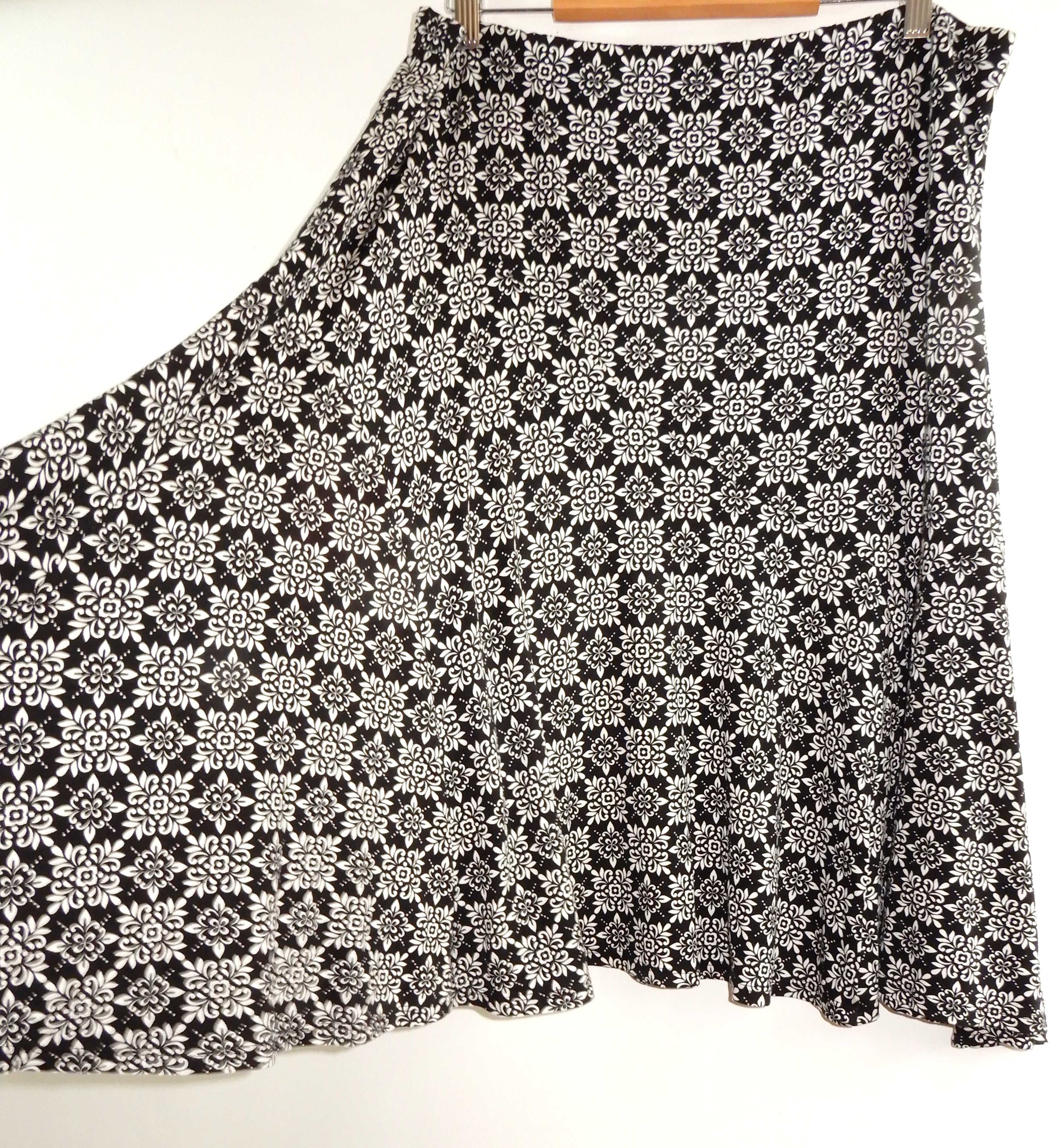 Spódnica rozkloszowana midi maxi czarna kwiaty wiskoza 48 4XL