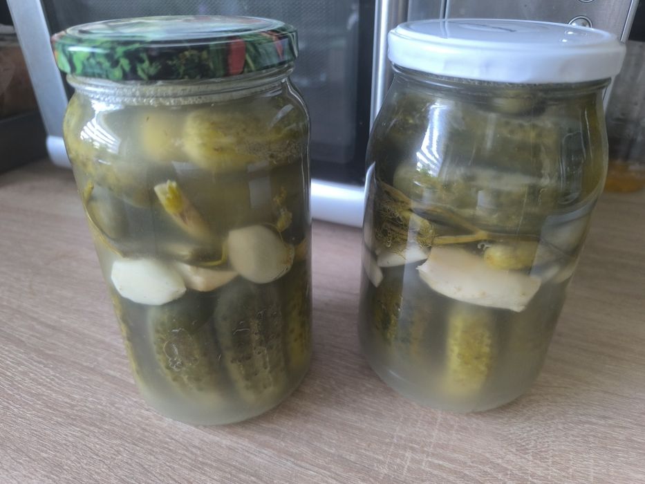 Ogórki kiszone w zalewie musztardowej i ketchupowej przetwory domowe