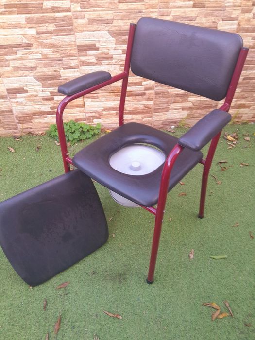 Cadeira sanitaria pouco uso