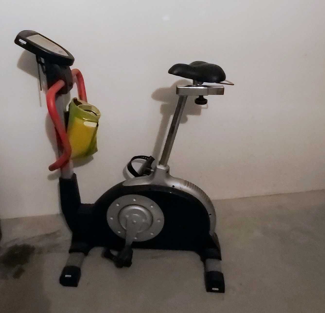 Bicicleta Estática de Manutenção Física