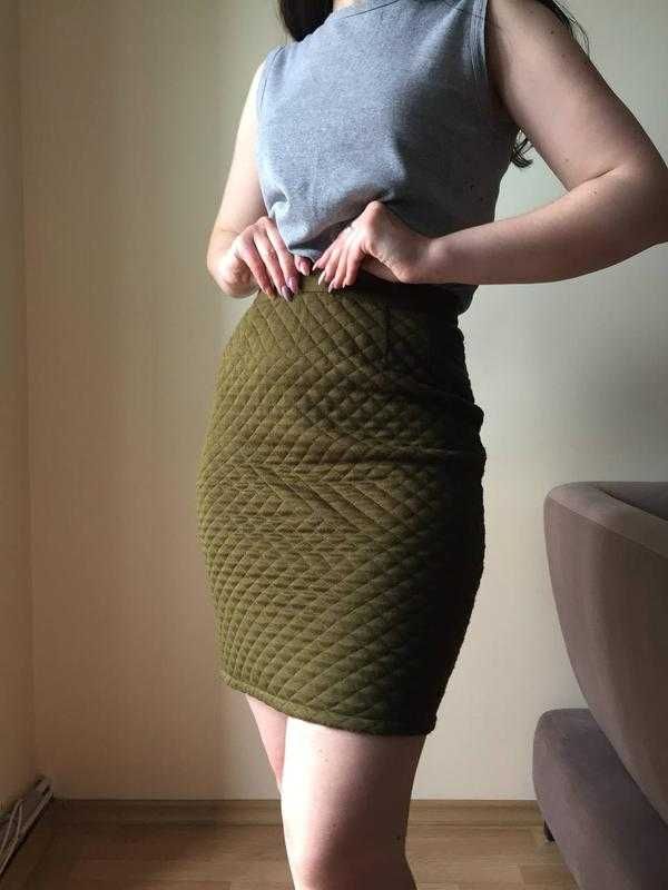 Зеленая стеганая юбка с высотачками
