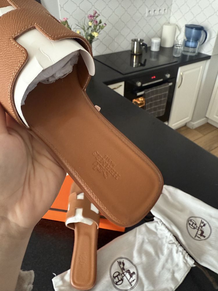Luksusowe klapki Hermès Oran