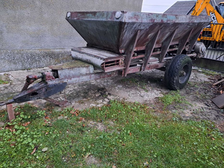 Rozsiewacz wapna RCW 3 Piast