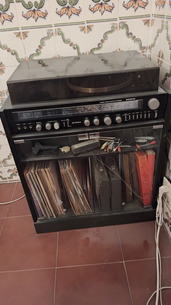 Vendo/Troco Gira discos + gravador + rádio + Móvel