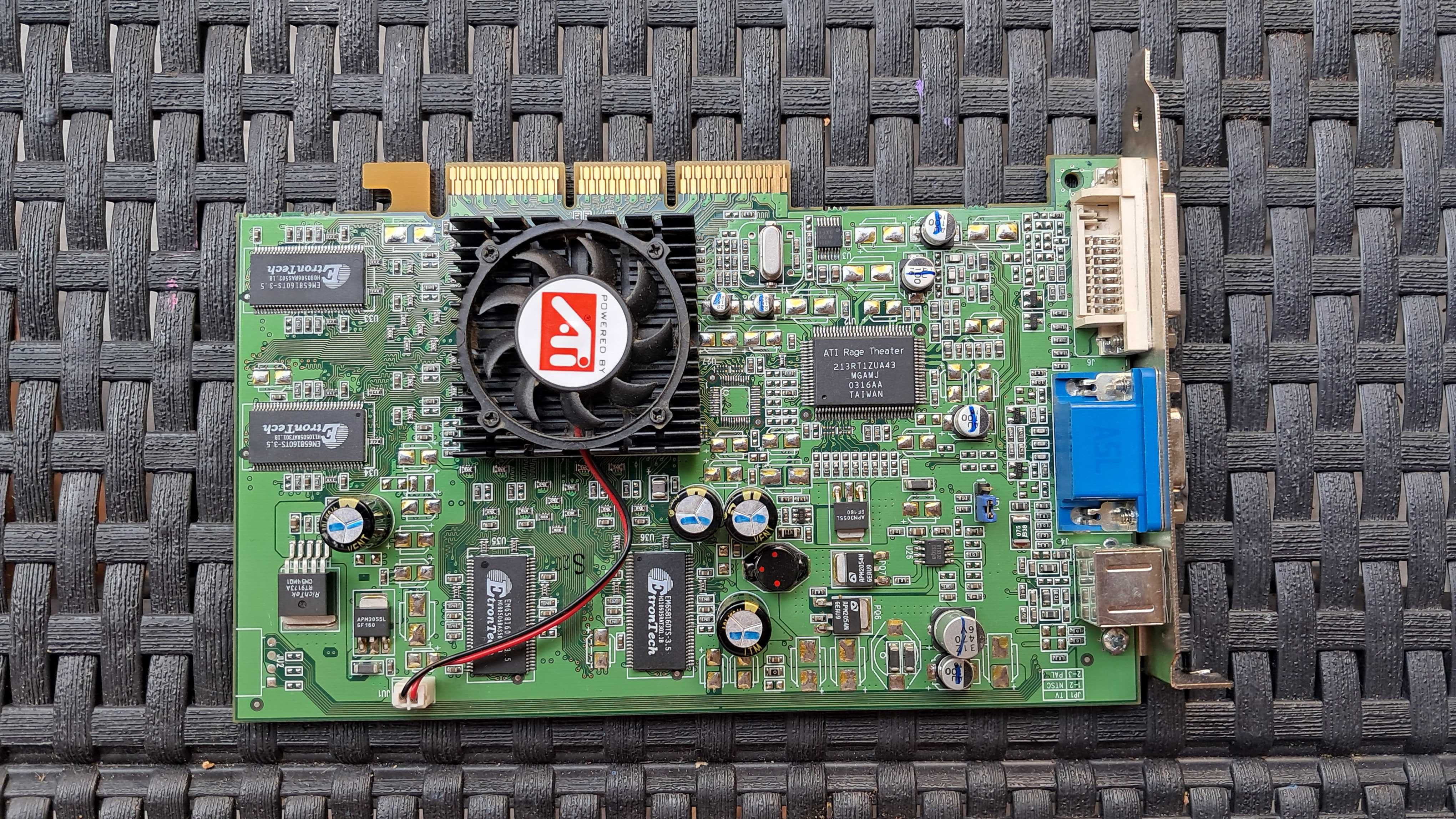 Karta graficzna Radeon 9100 64MB DDR V/D/VO (ATI Radeon 8500LE)