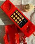 Telefone de parede vermelho vintage