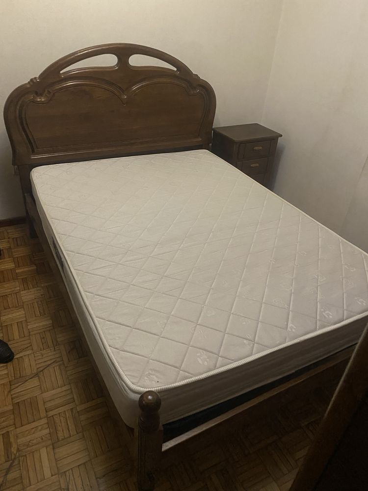 Mobilia de quarto completa em madeira