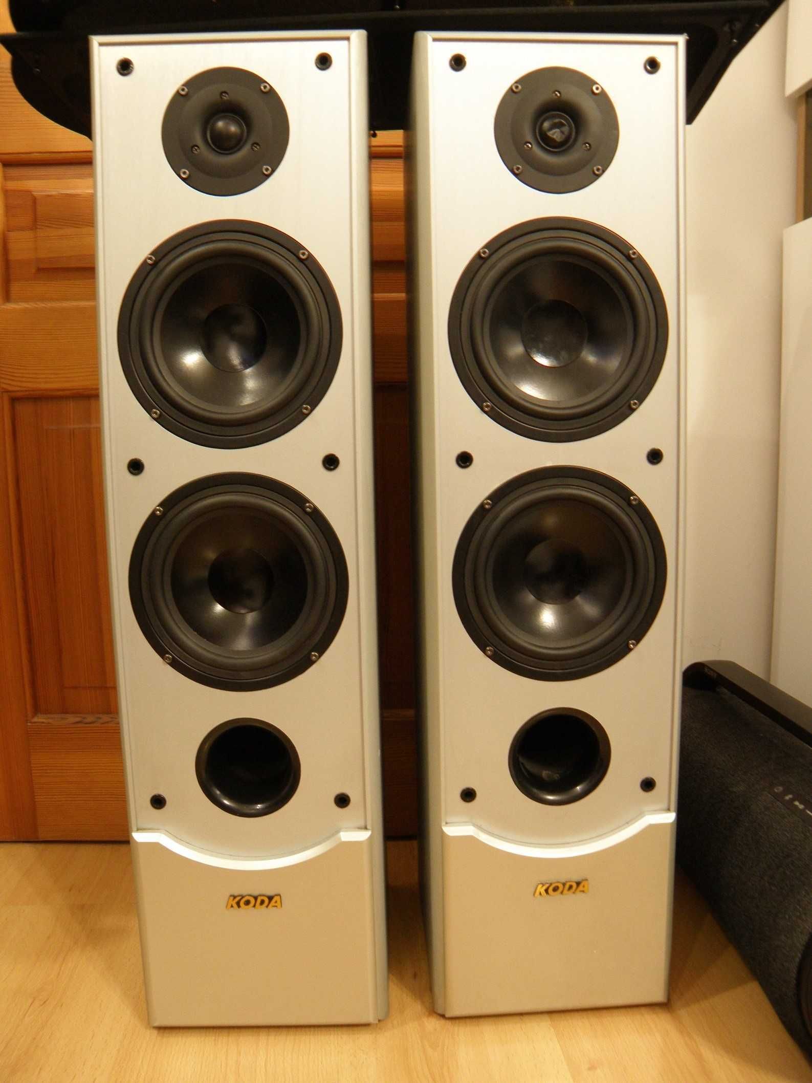 Kolumny renomowanej firmy Koda AV 702 F jak jamo , m audio