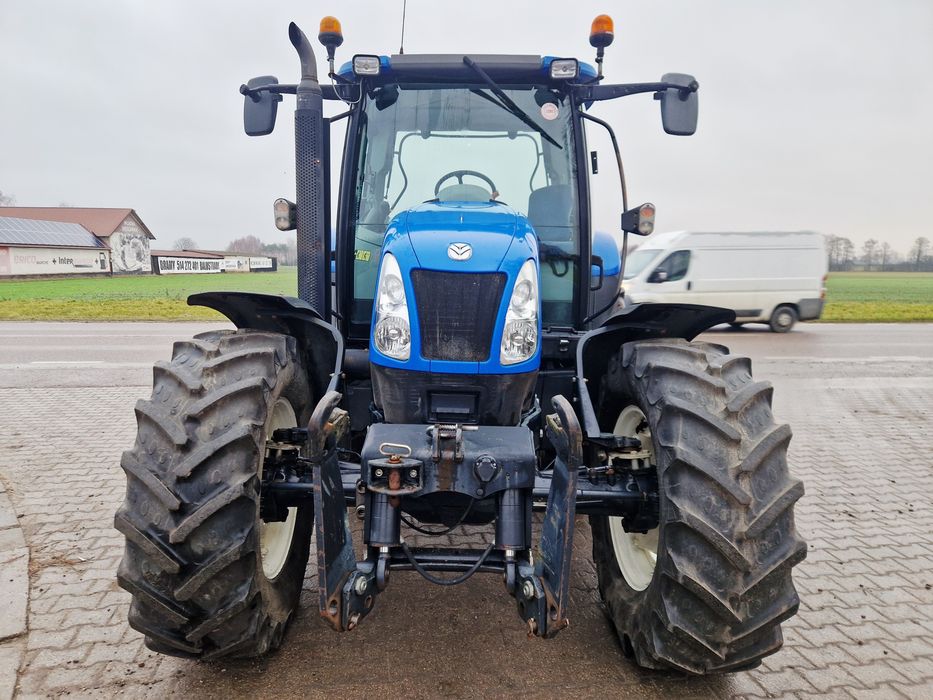 New Holland T6010 tuz bardzo ładny stan 4 cyl  case