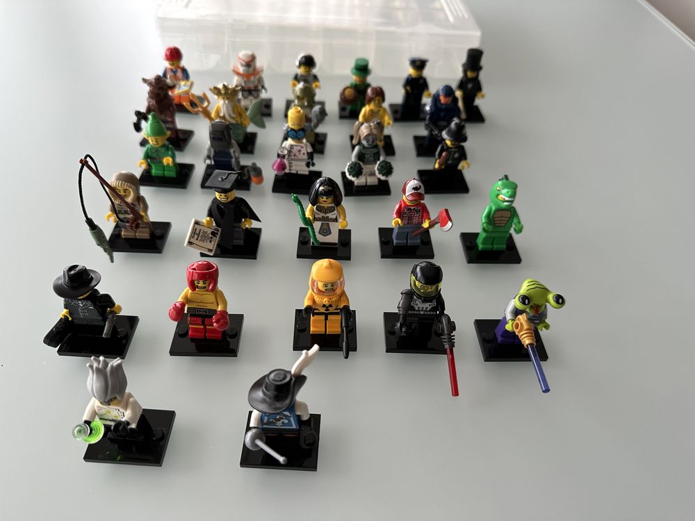 Lego Minifigures 28 figurek różne serie