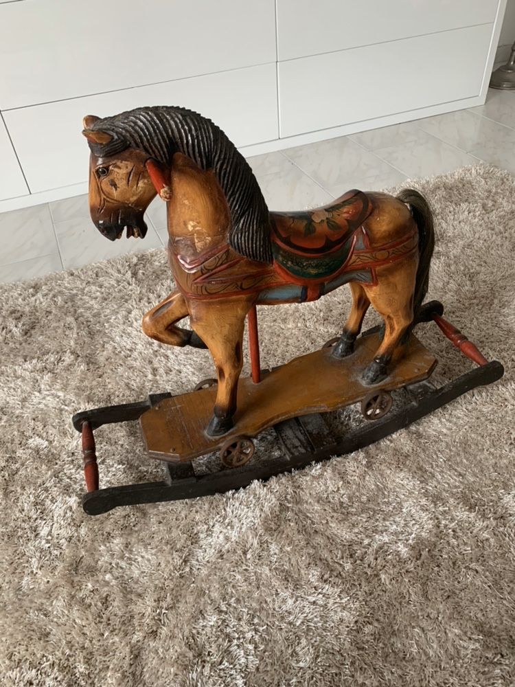 Cavalo de baloiço brinquedo de criança ano de 1920