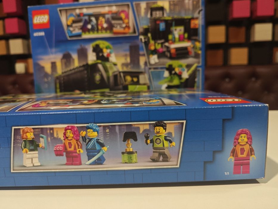 Конструктор LEGO City 60388 Вантажівка для ігрового турне (344 Деталі)