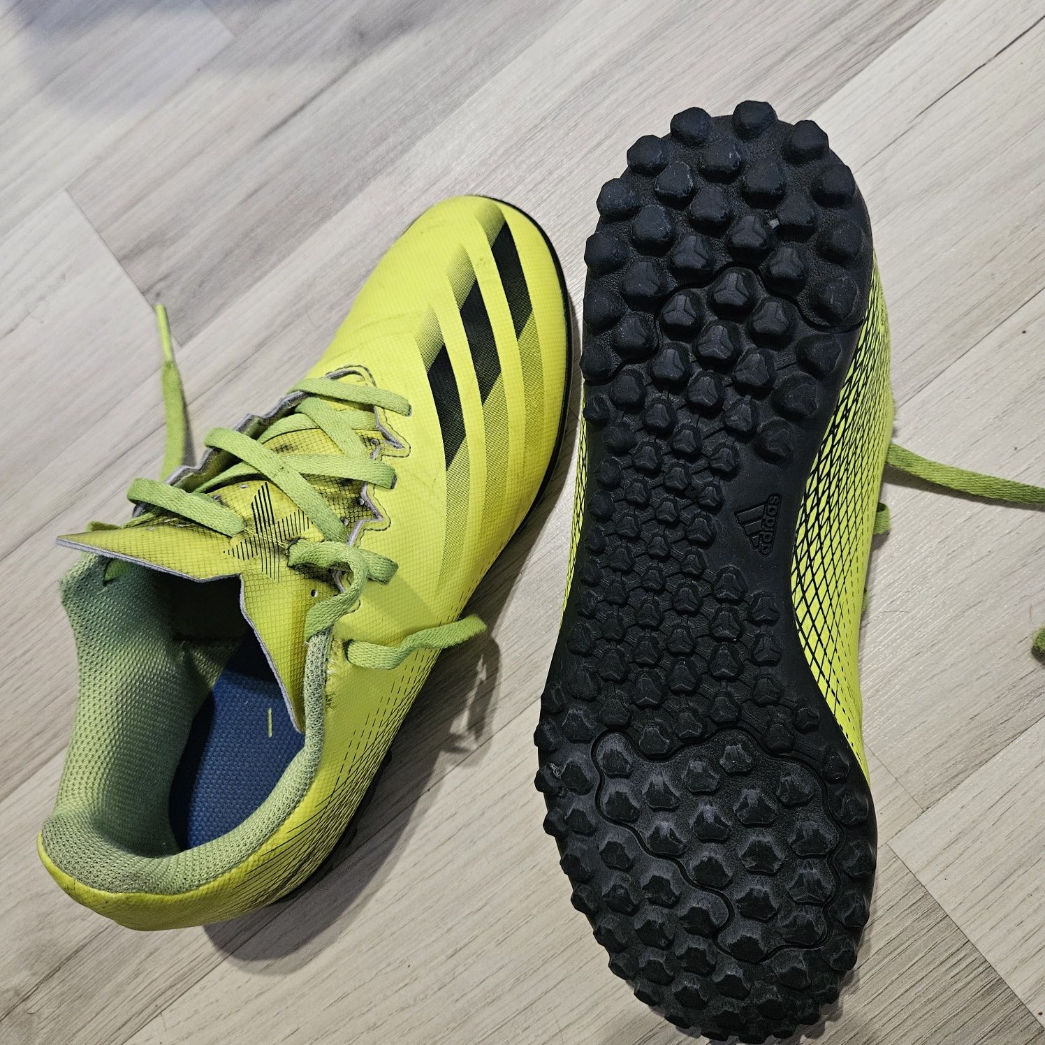 Turfy piłkarskie adidas 37.5
X Ghosted.4 TF Junior żółto-czarne FW6920