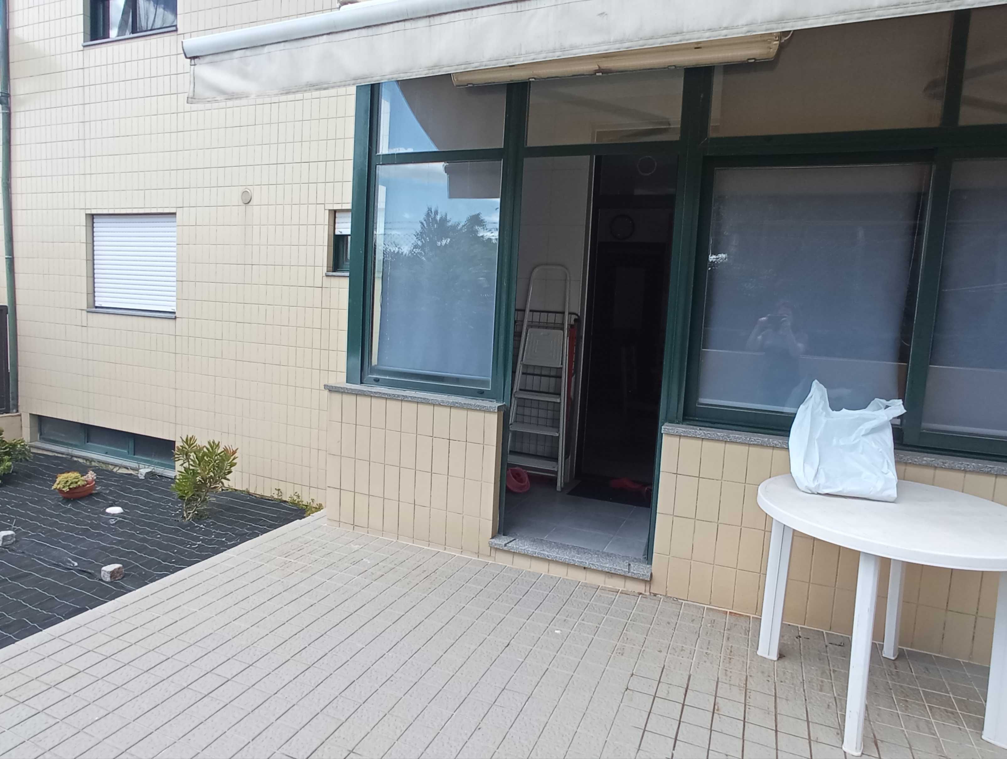 Alugo quarto em apartamento