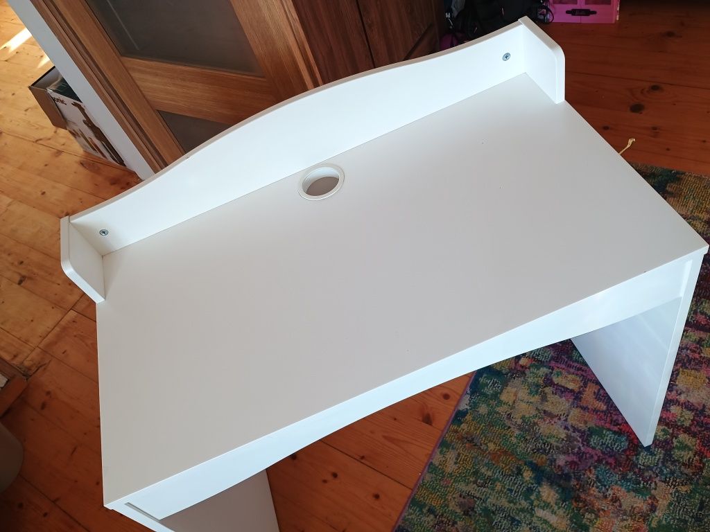 Biurko i krzesło obrotowe dla dziecka Ikea