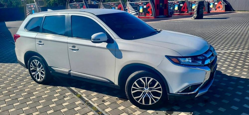 Mitsubishi outlender 2.4 газ/бенз. 7 місць. Повний привід