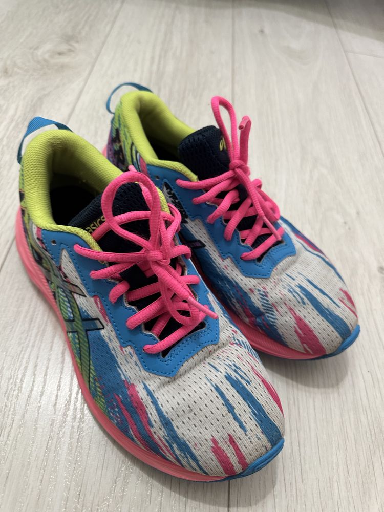 Asics кросівки