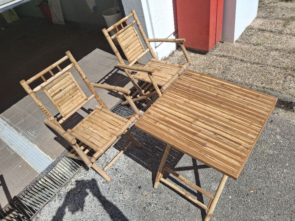 Cadeira e mesa em Bambu