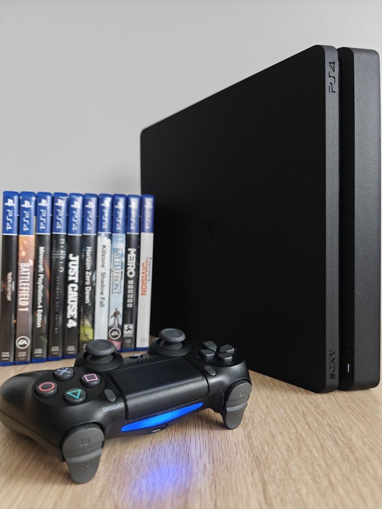 PS4 SLIM 1 TB Stan bdb. Pad DualShock4, 10 gier na płytach.