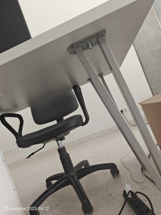 solidne biurko 160x80,, duże, stabilne, bardzo dobry stan, stół
