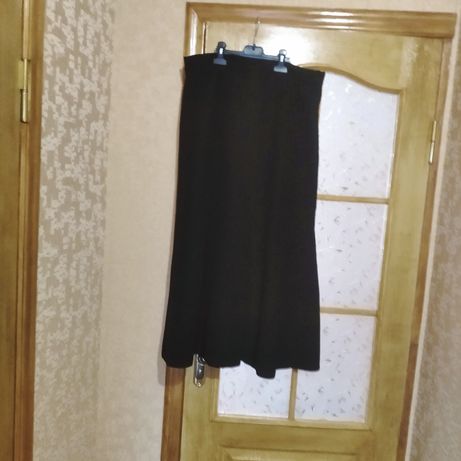 Женская юбка,черного цвета ,удлиненная